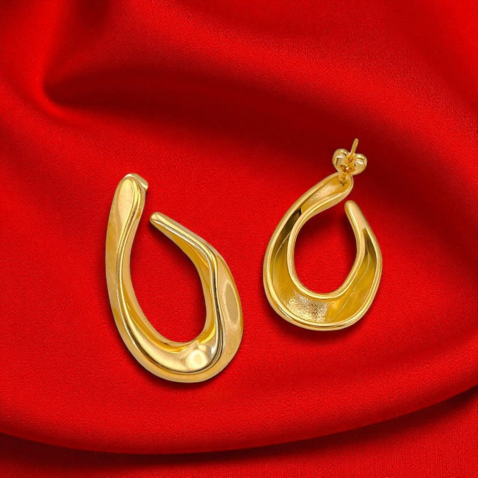 Aeris curve studs