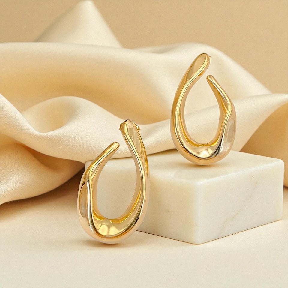 Aeris Curve Studs