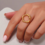 Load image into Gallery viewer, Lisse Circle Band
