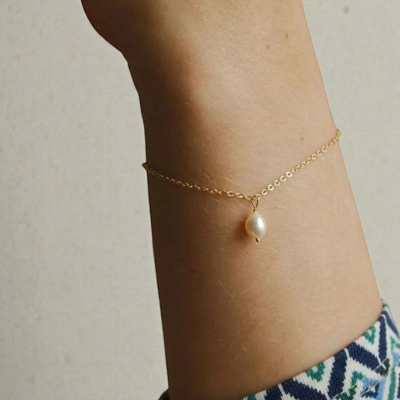 Bella Dewdrop Freshwater Pearl Bracelet